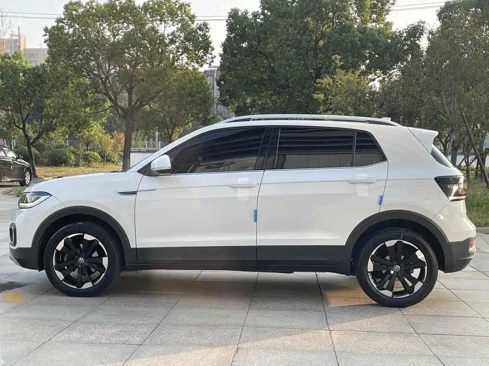 Volkswagen Exploring the shadow