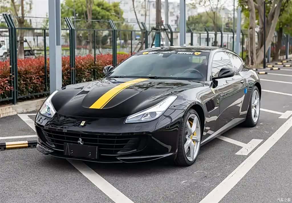 Ferrari GTC4Lus