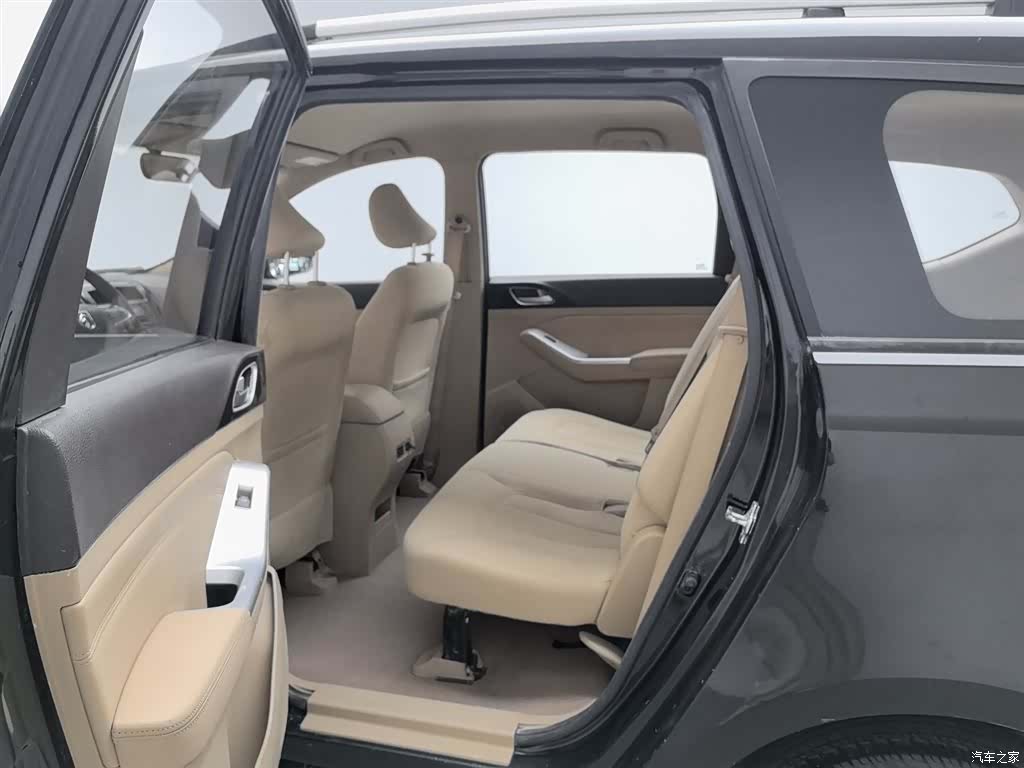 Wuling 730, 2015 15