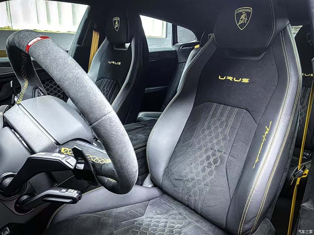 Lamborghini Urus, 2023 11