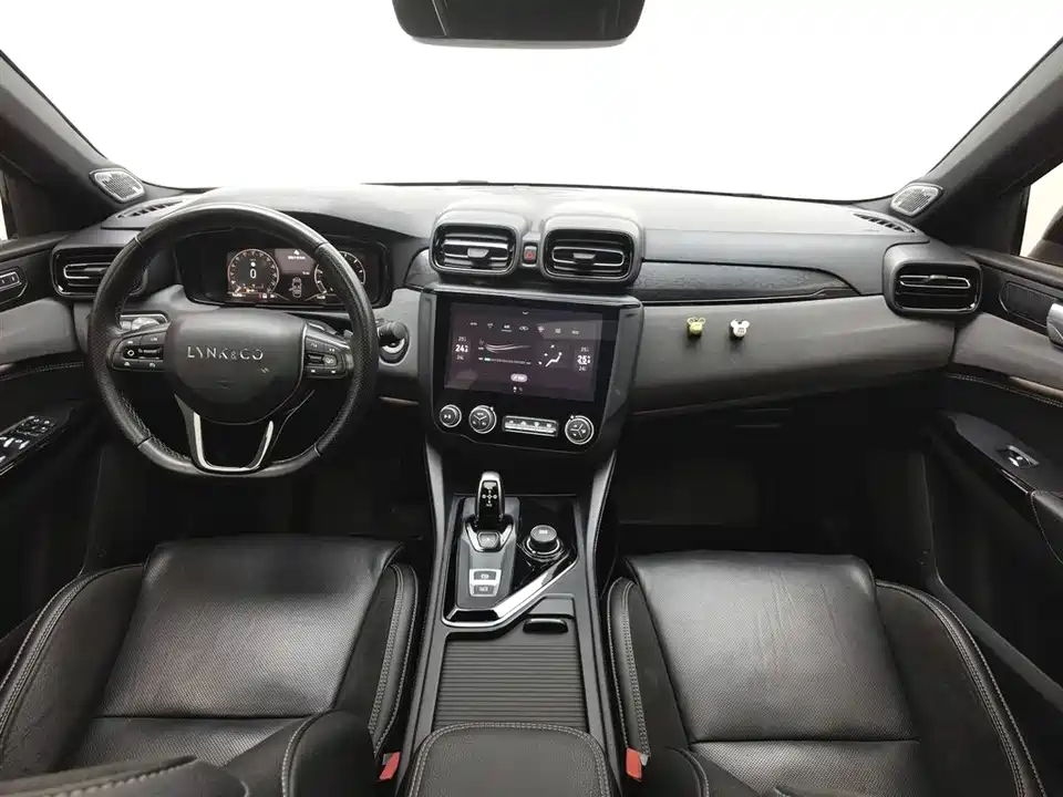 Lynk & Co 03