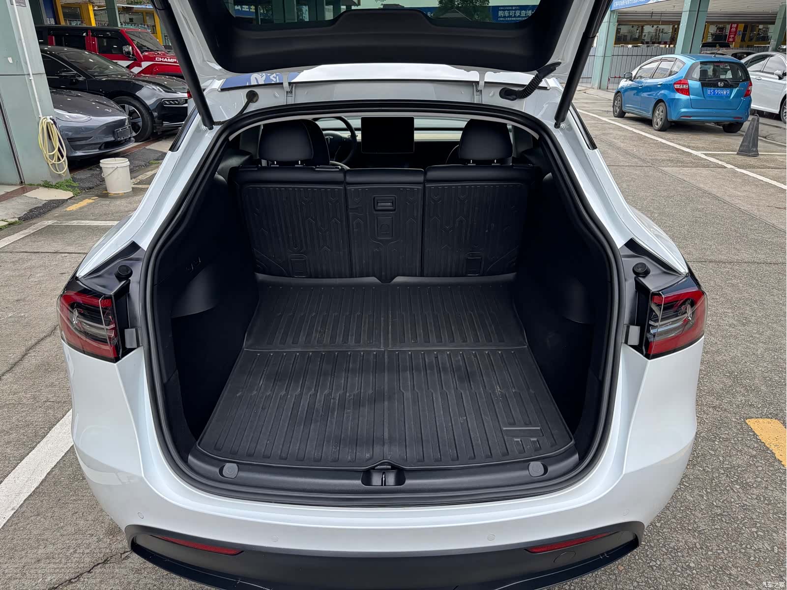 Tesla Model Y, 2023 13