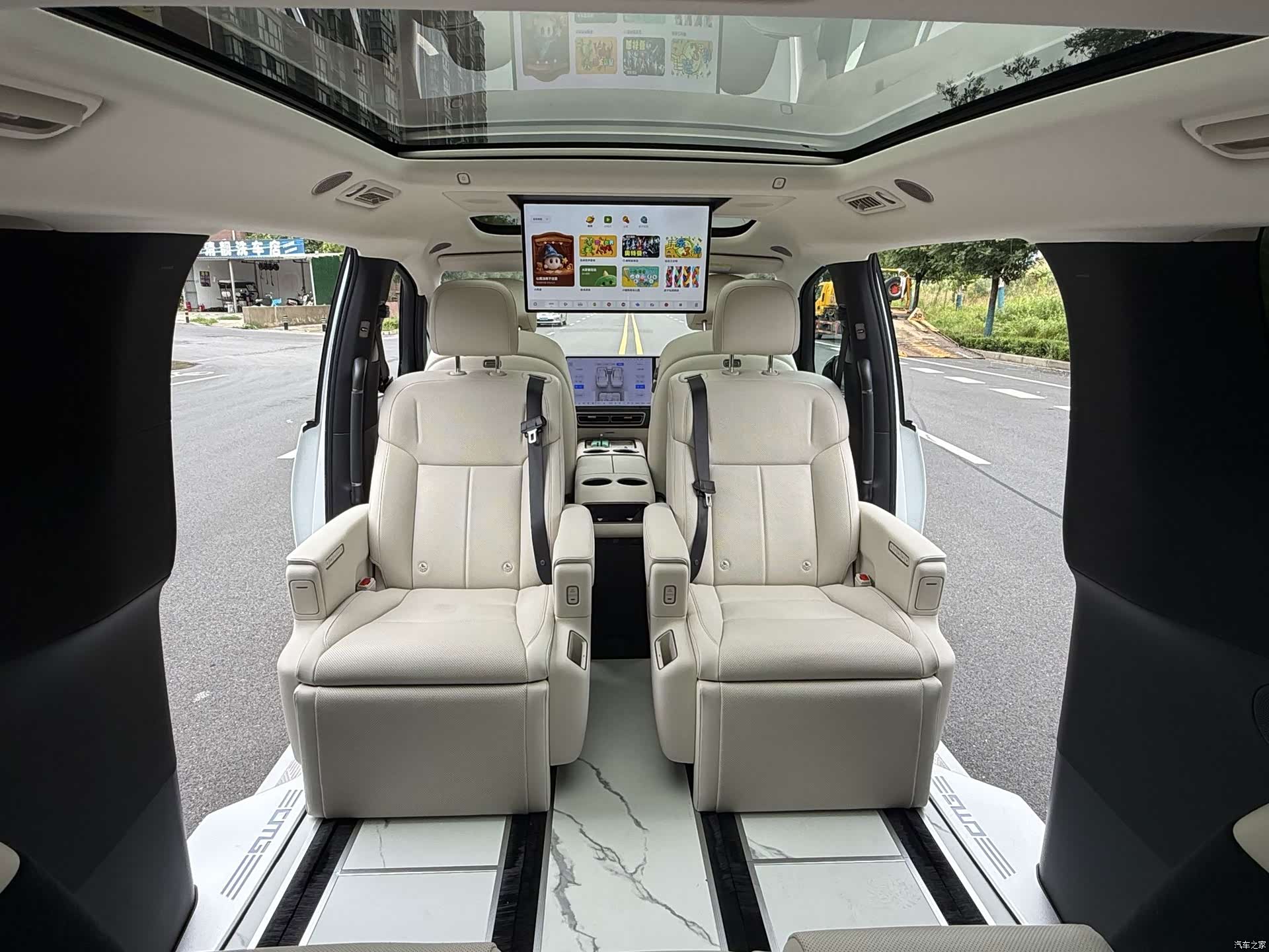 Li Auto MEGA, 2025 17