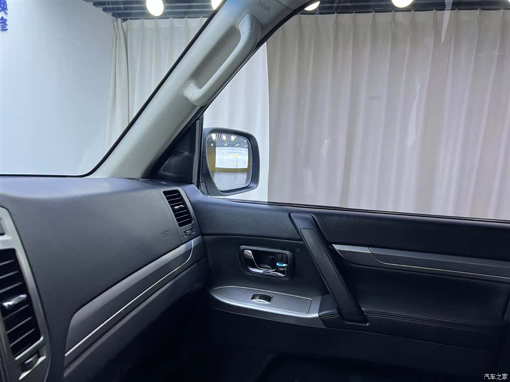Mitsubishi Pajero, 2015 14