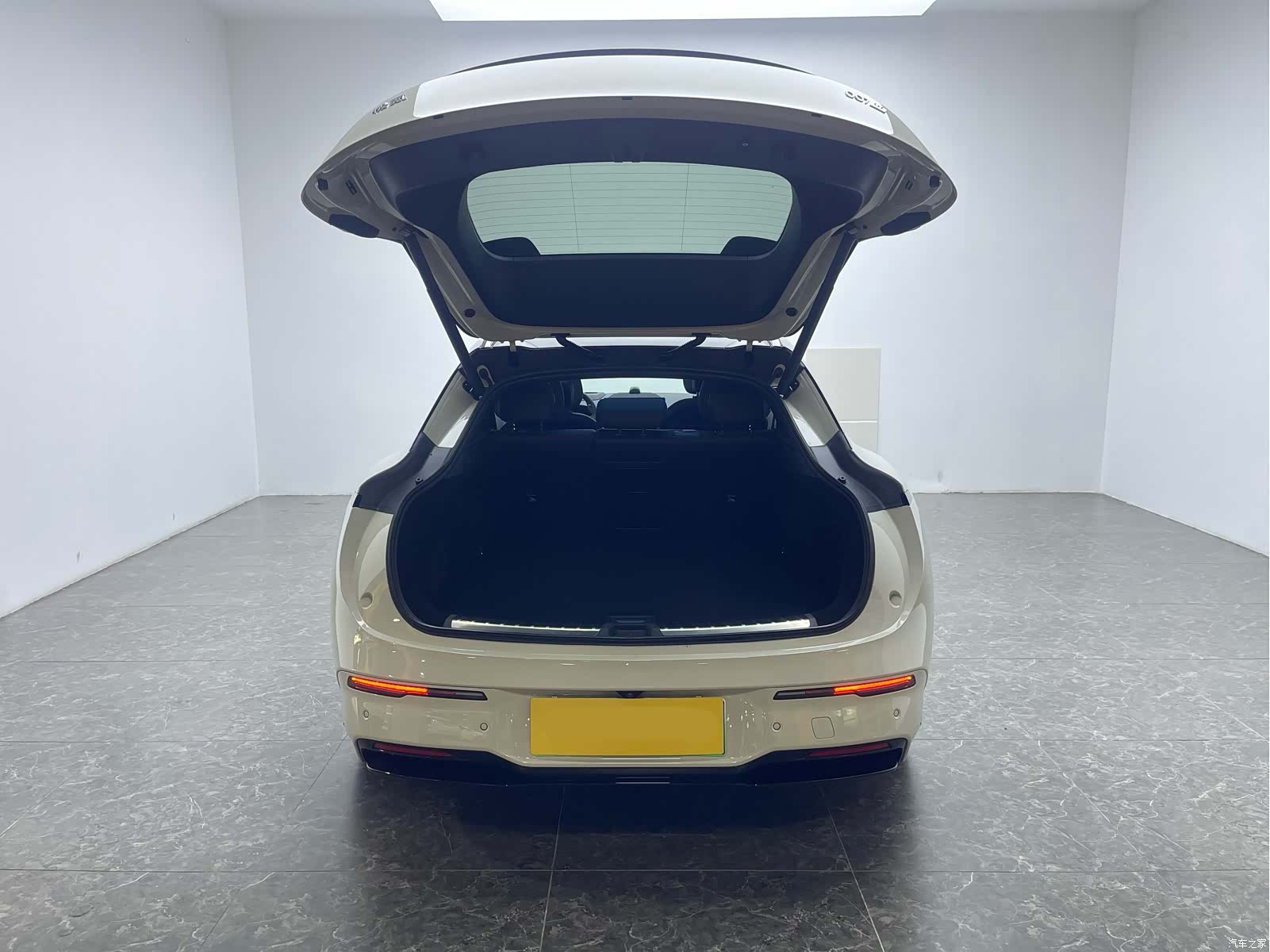 Zeekr 007, 2025 7