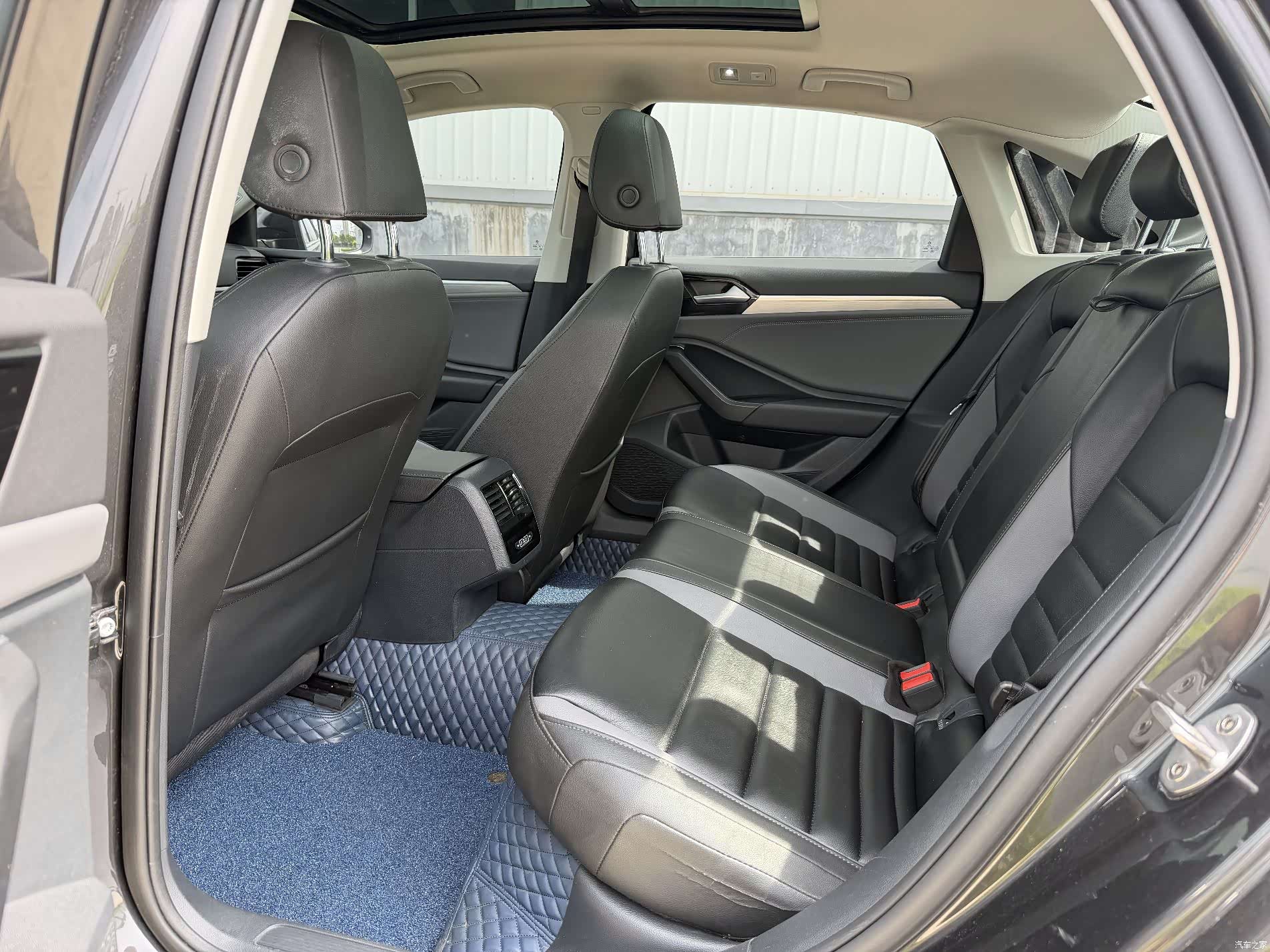Volkswagen Sagitar, 2020 12