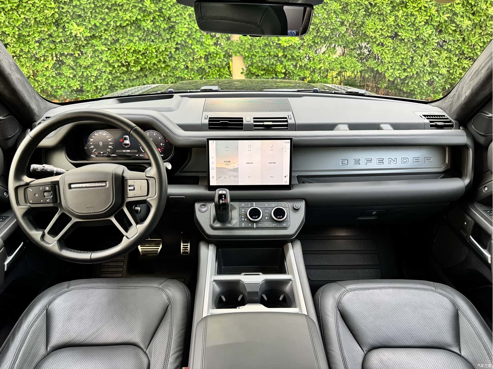 Land Rover Defender, 2025 16