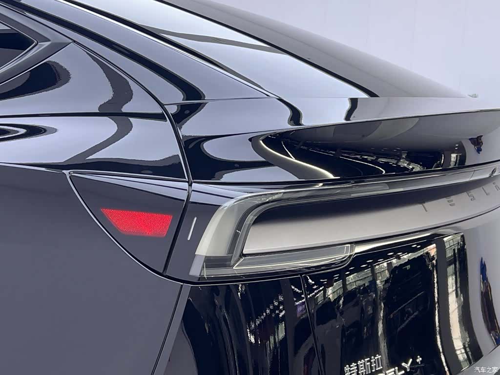 Tesla Model Y, 2025 10