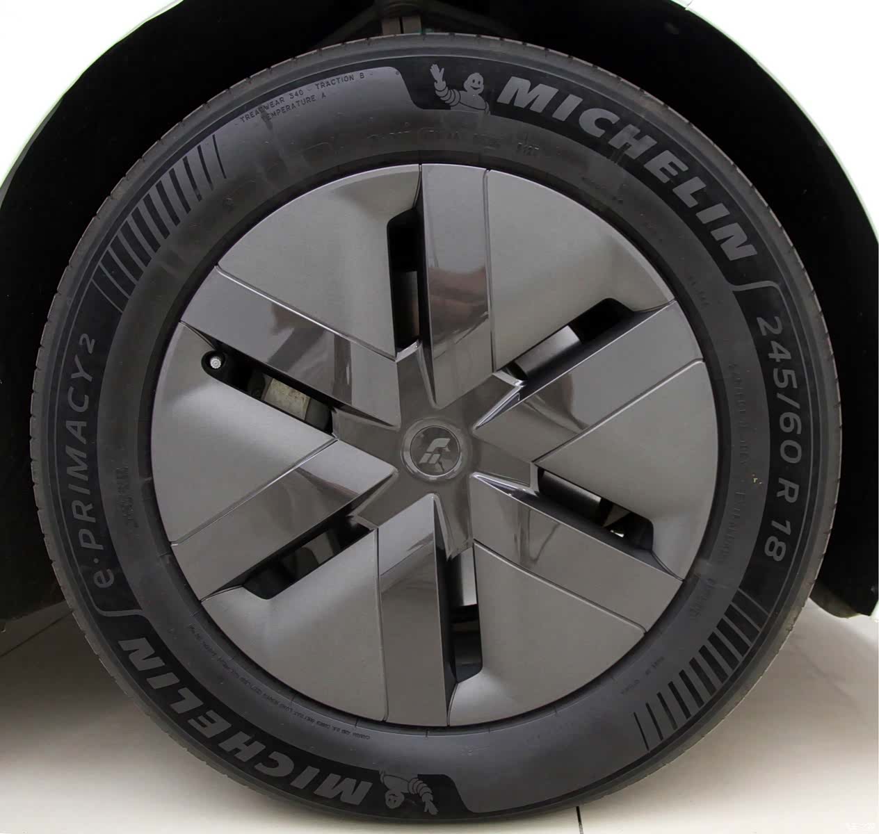 Li Auto MEGA, 2024 16