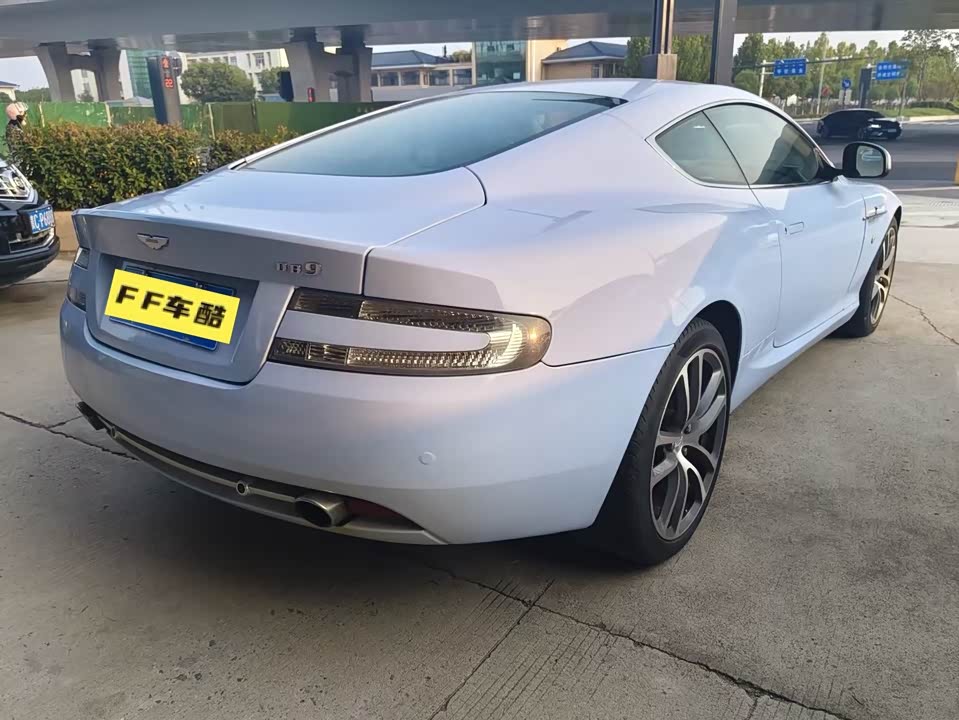 Aston Martin DB9