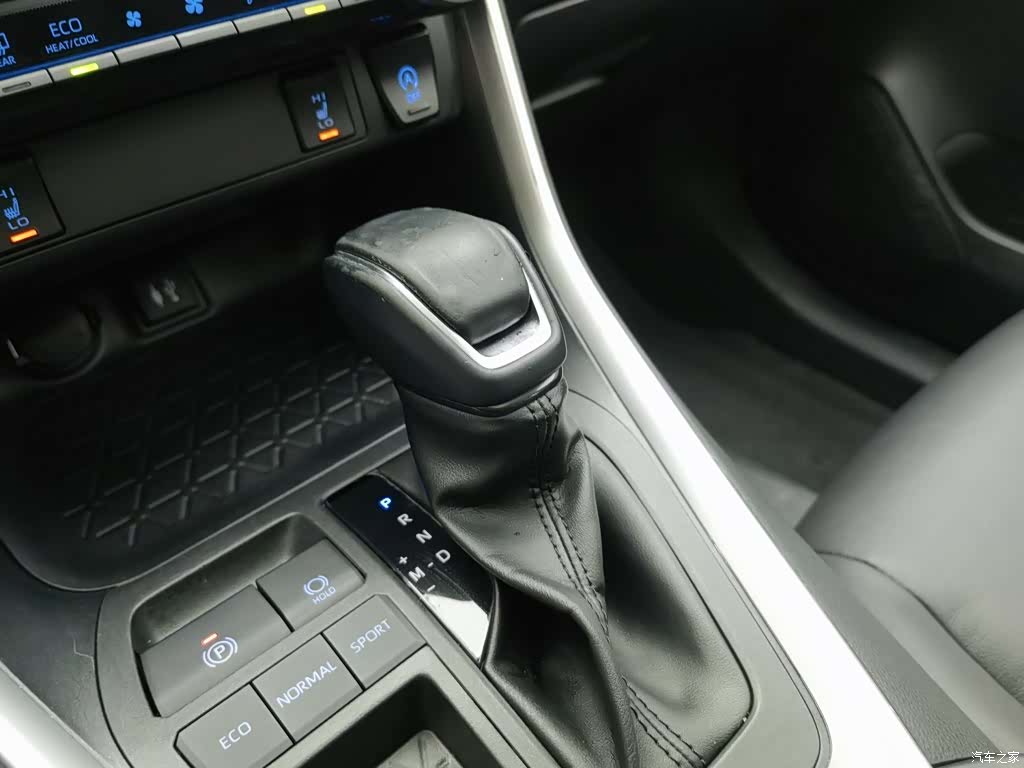 Toyota RAV4, 2022 13