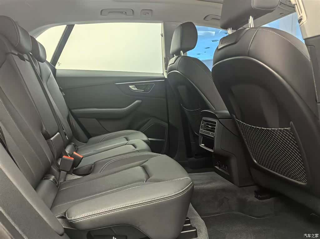 Audi Q8, 2025 12