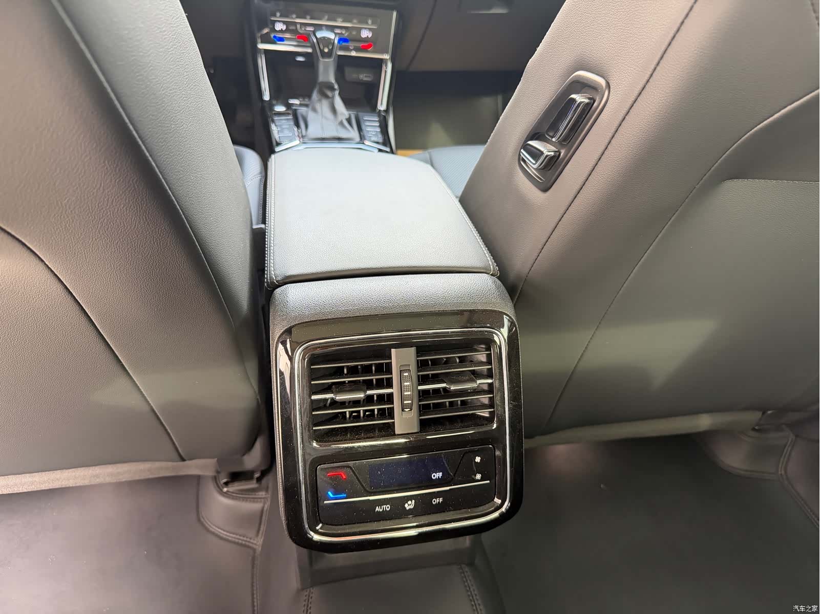 Volkswagen Passat, 2025 14