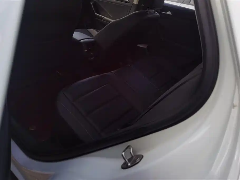 Volkswagen T-ROC exploring Songs