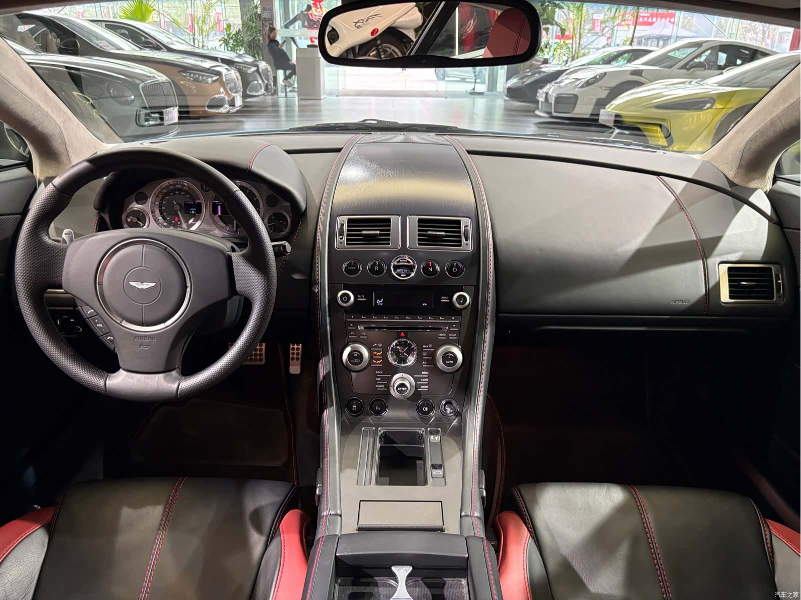 Aston Martin Vantage, 2010 15