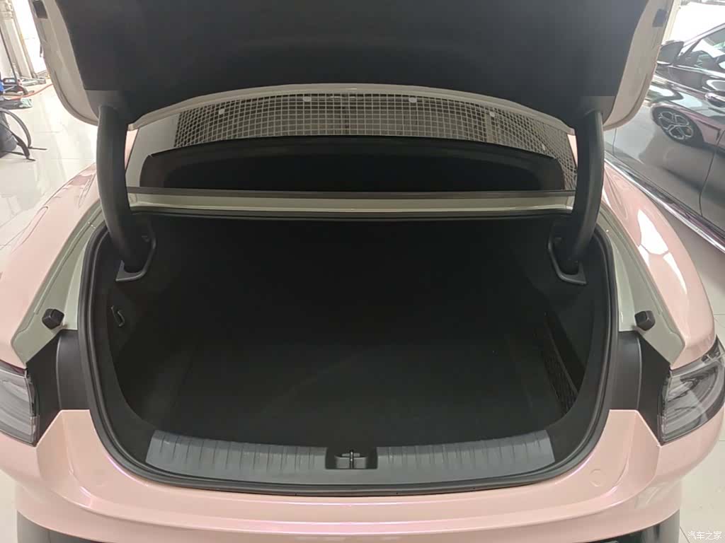 Xiaomi SU7, 2025 19