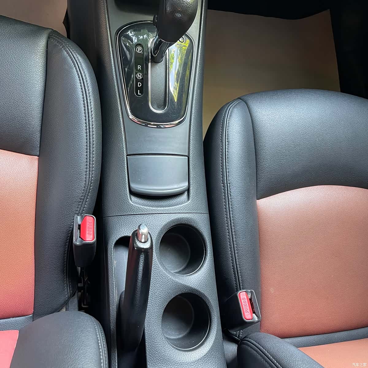 Nissan Tiida, 2012 11