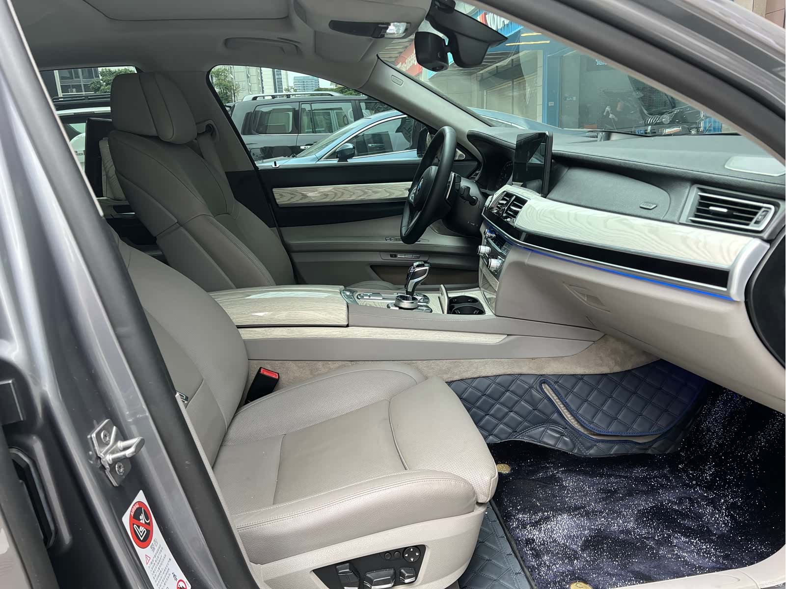BMW 7 Series, 2009 6