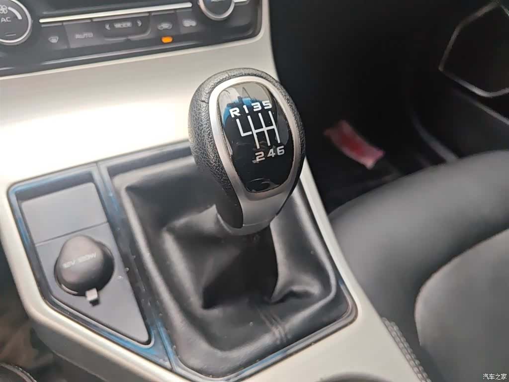 Geely Emgrand, 2017 15