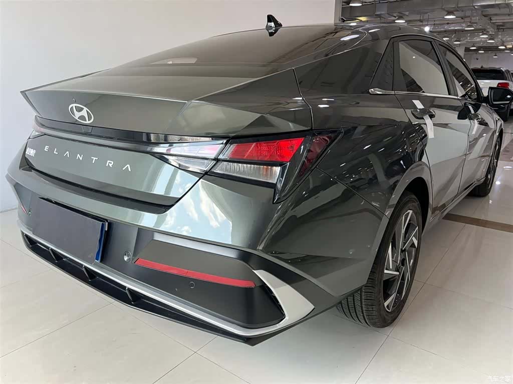 Hyundai Elantra, 2023 4
