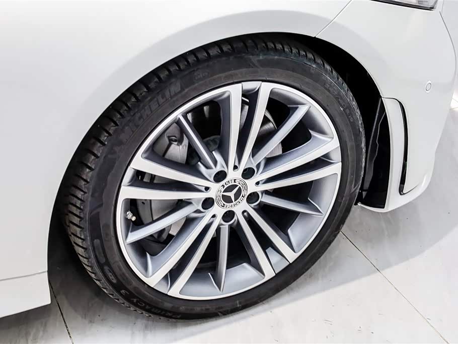 Mercedes-Benz CLS Mercedes-Benz CLS
