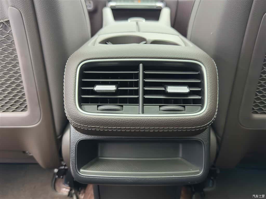 Mercedes-Benz GLE, 2023 13