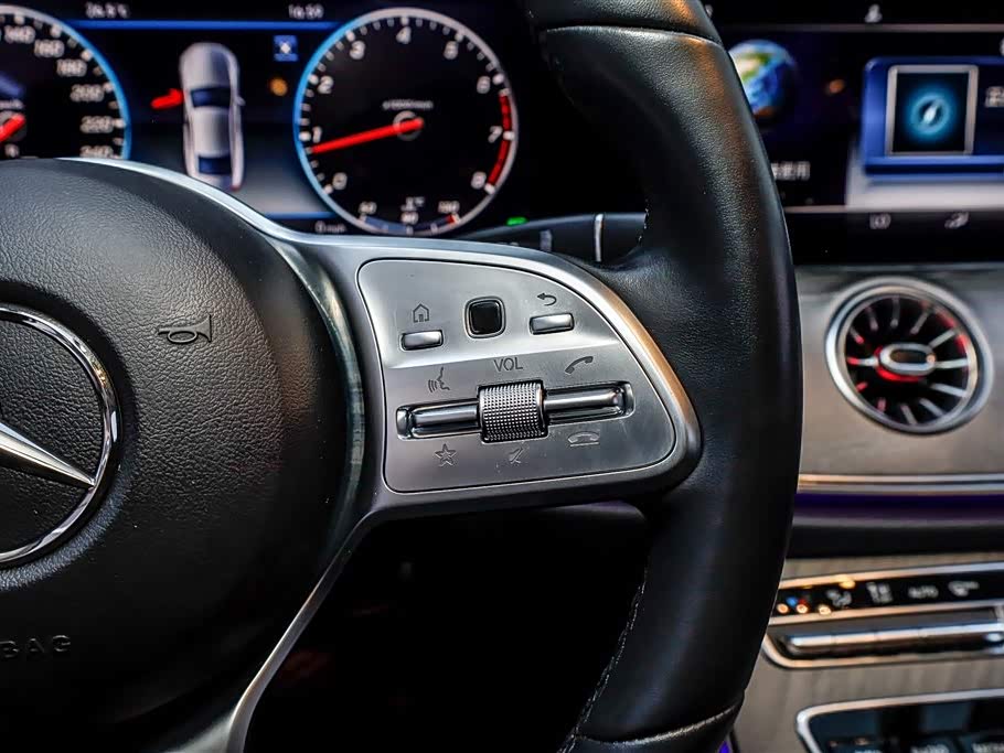 Mercedes-Benz CLS Mercedes-Benz CLS