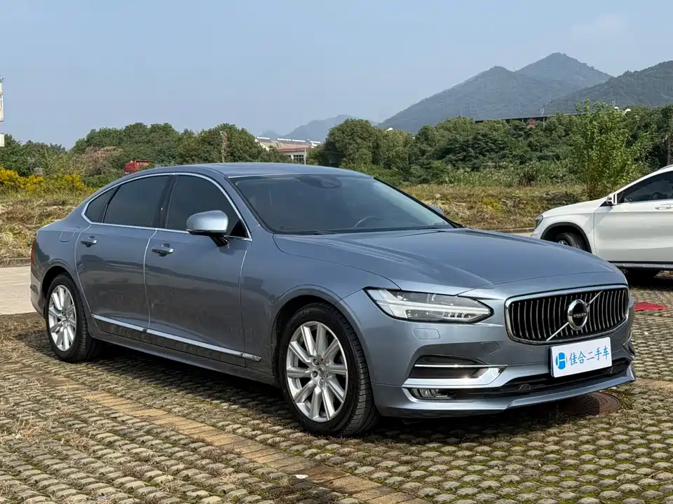Volvo S90