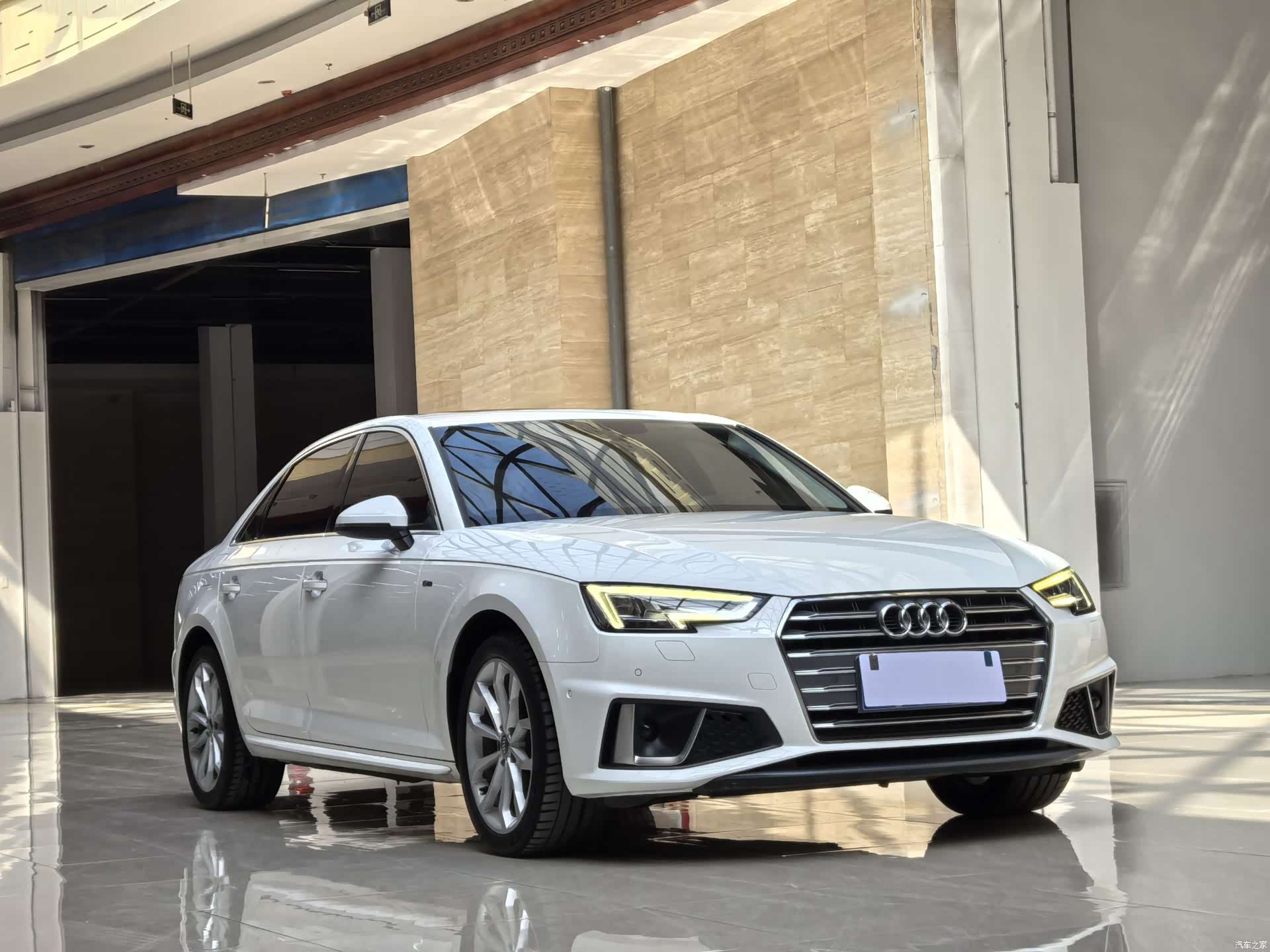 Audi A4L, 2019 3