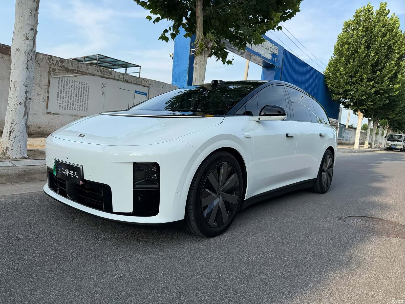 Li Auto i8, 2025 1