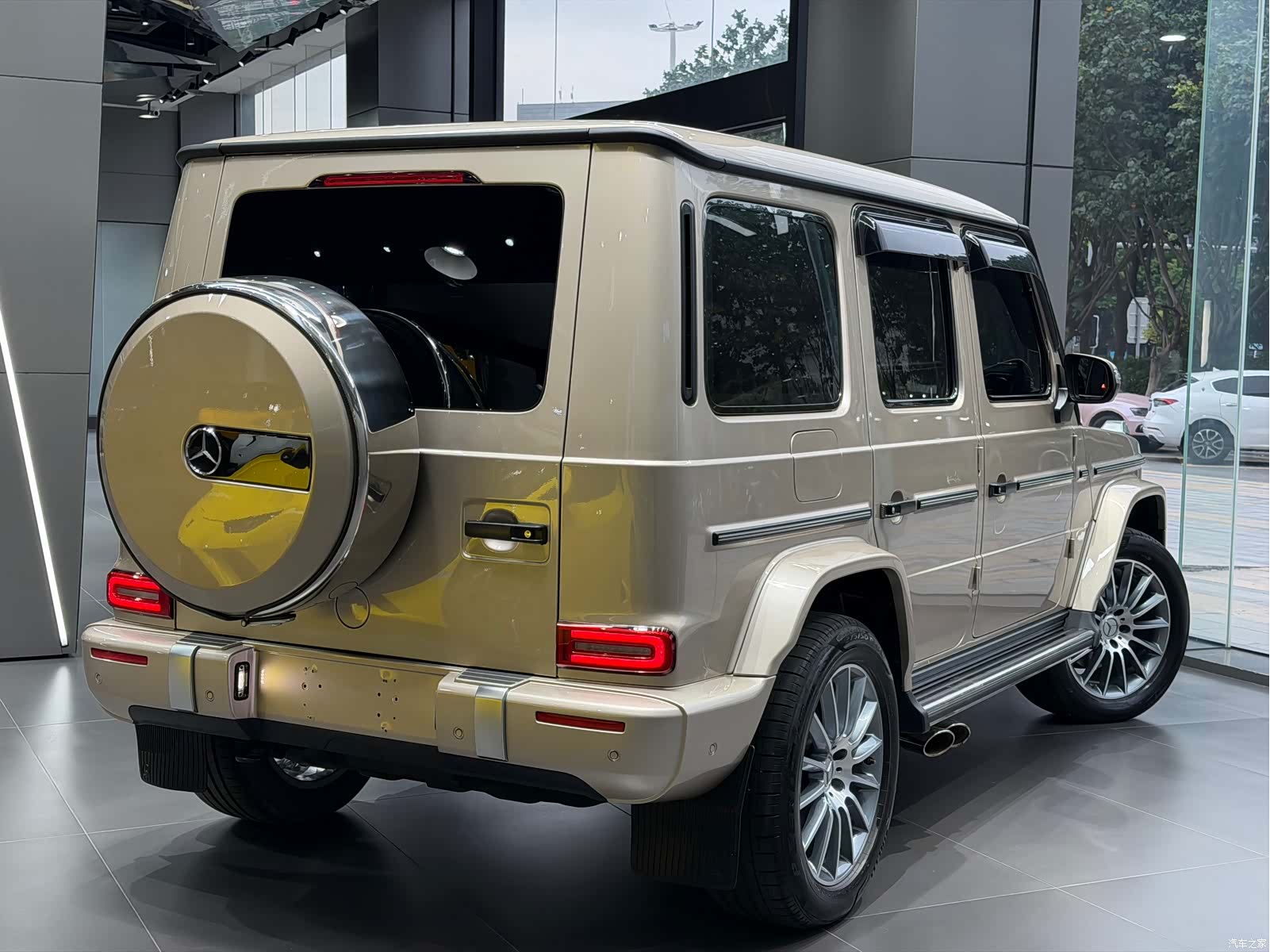 Mercedes-Benz G-Class, 2023 4