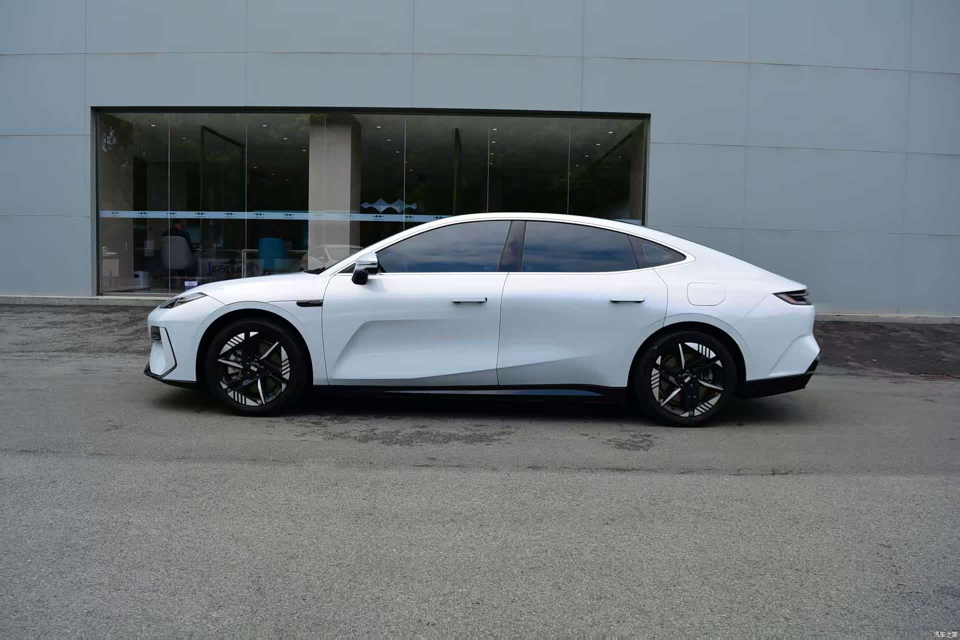 Geely E8, 2024 4