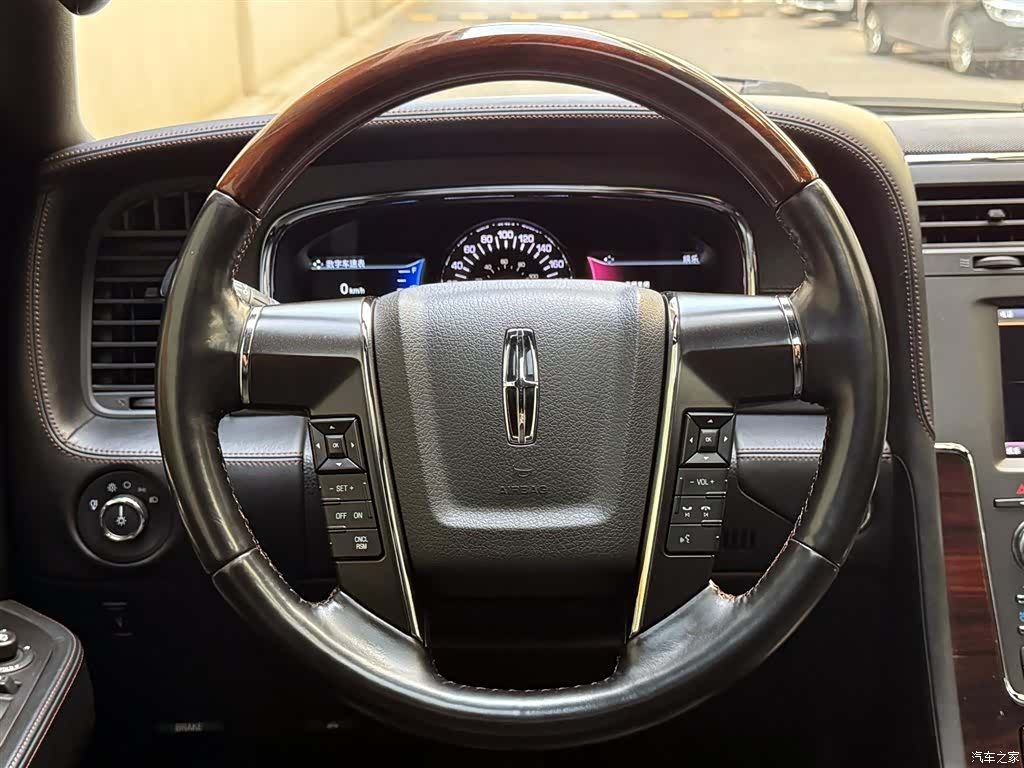Lincoln Navigator, 2016 12