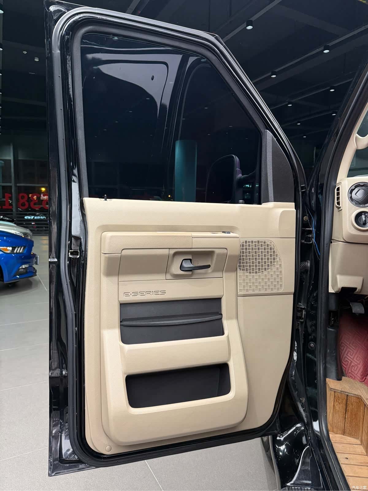 Ford E350, 2011 7
