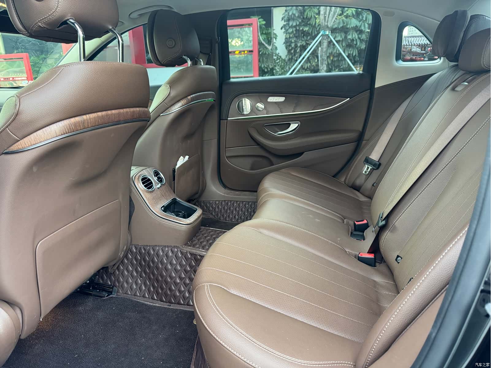 Mercedes-Benz E-Class, 2023 16