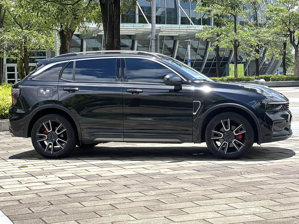 Lynk & Co 01