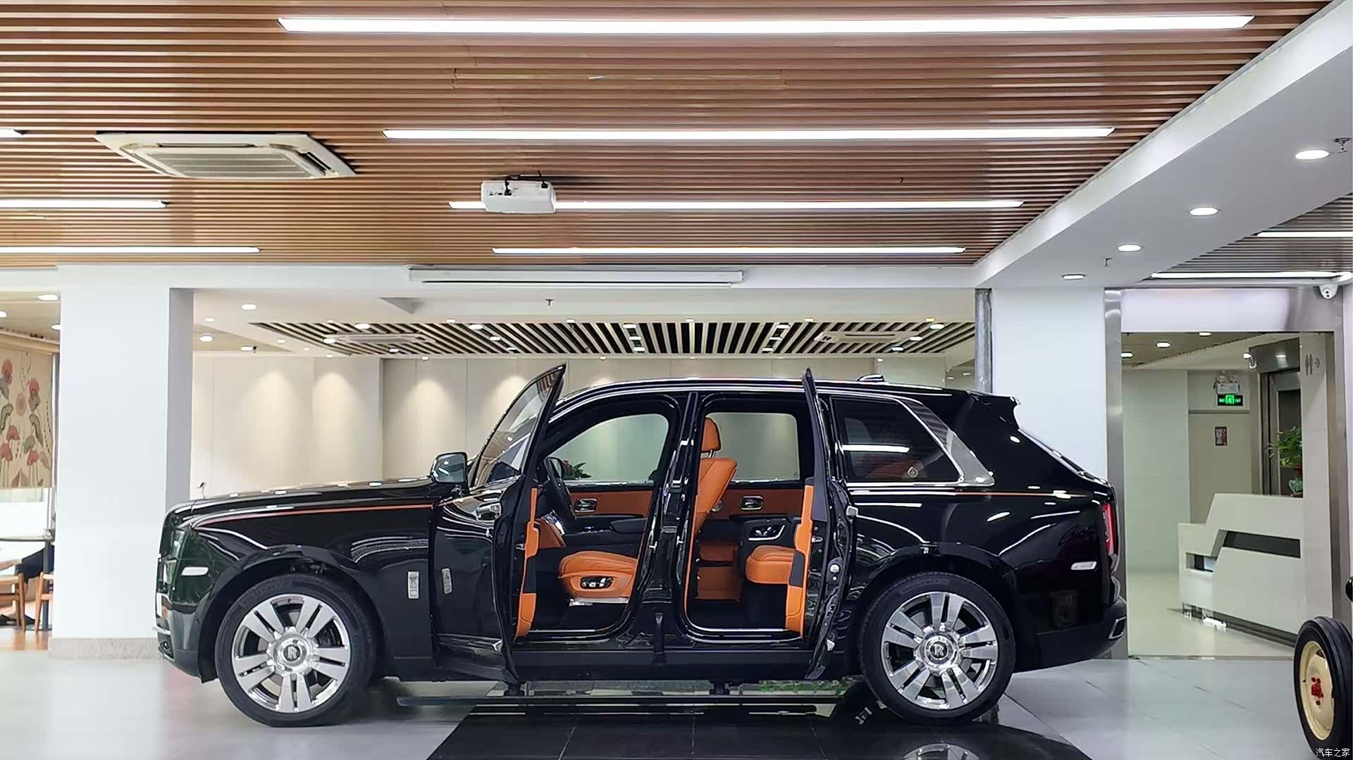 Rolls-Royce Cullinan, 2024 4