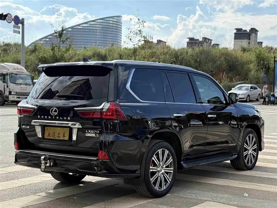 Lexus LX