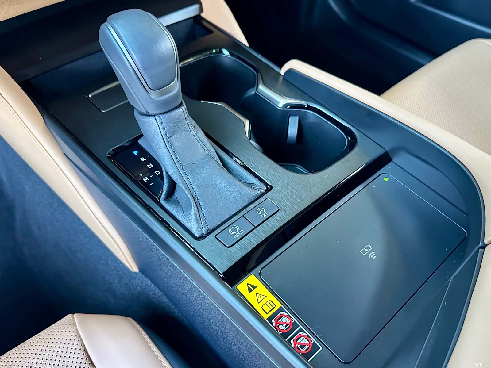 Lexus ES, 2025 10