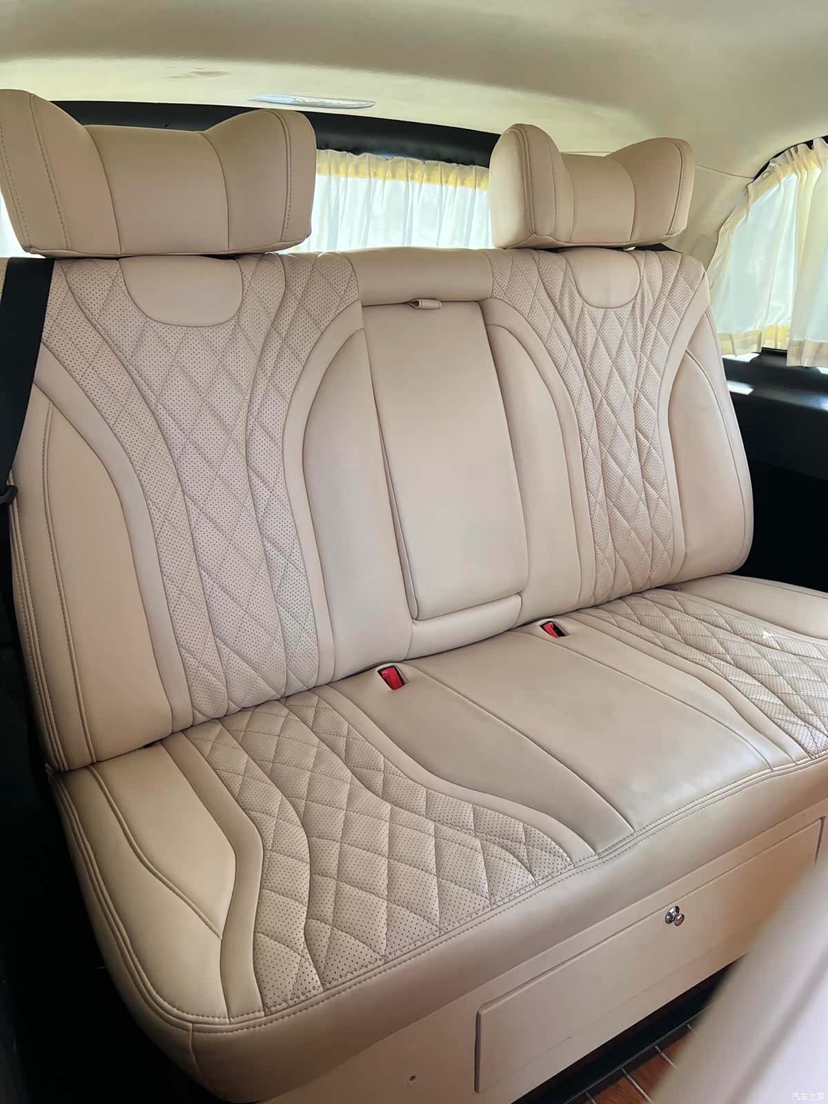 Mercedes-Benz 7, 2021 21