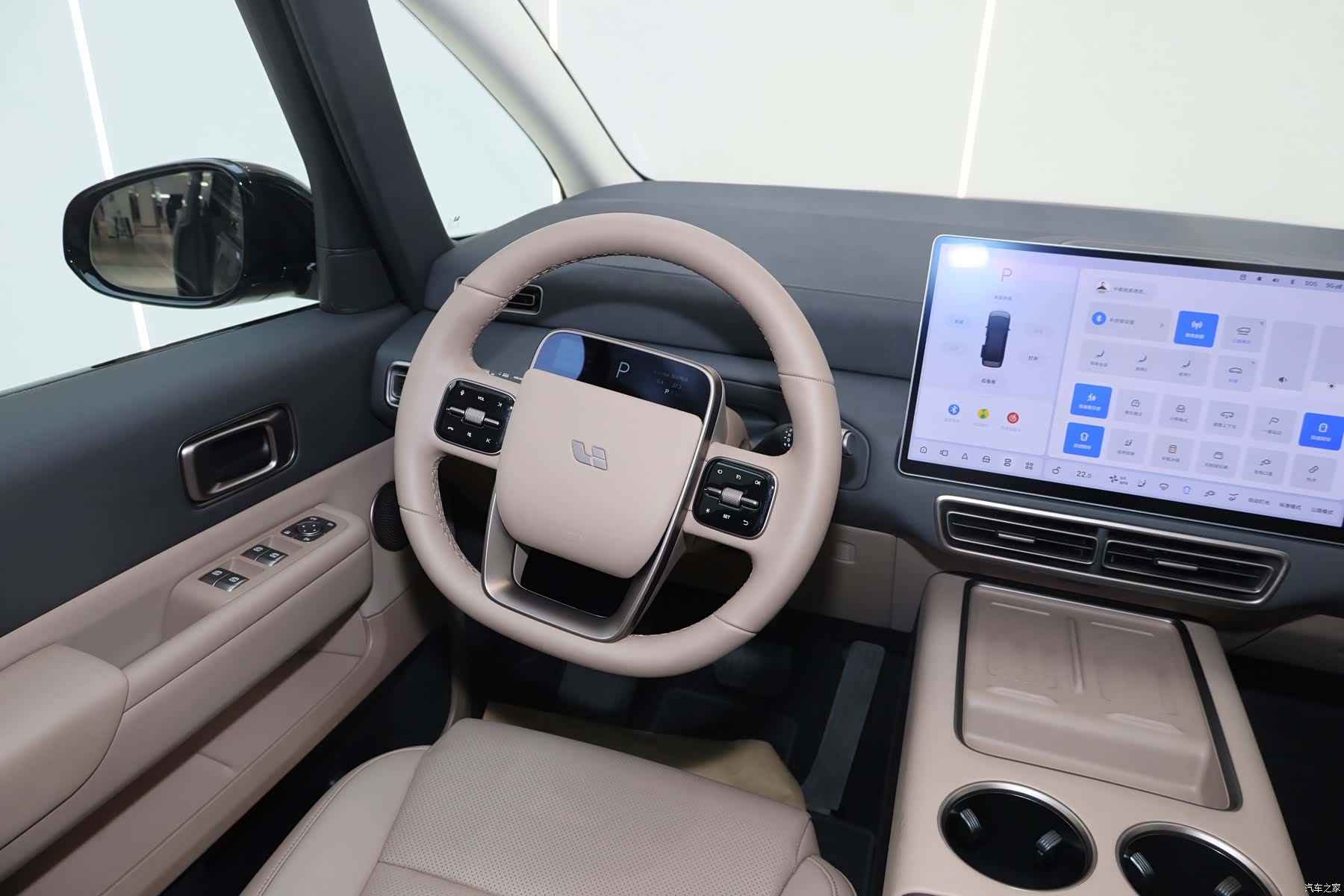 Li Auto MEGA, 2025 14