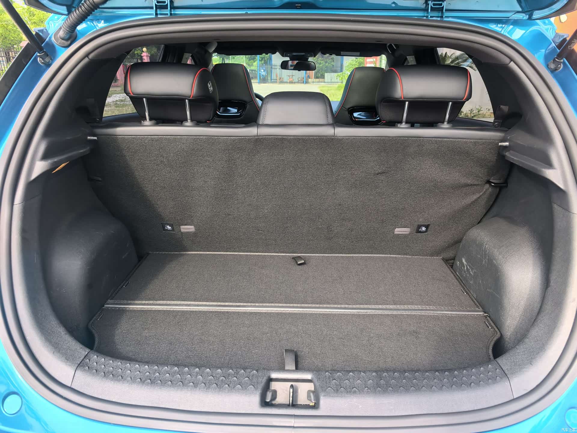BYD Dolphin, 2022 13