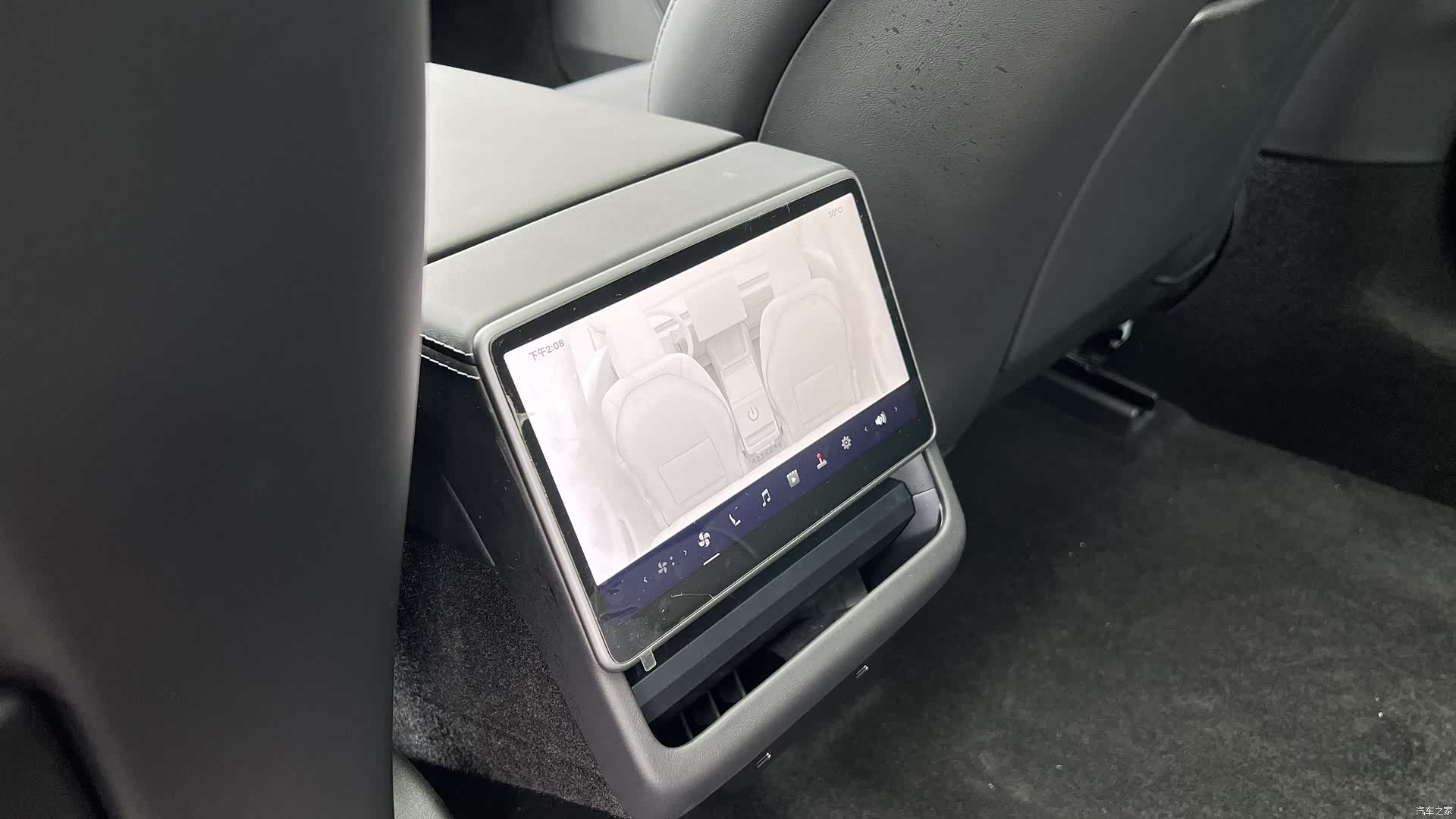 Tesla Model 3, 2026 13