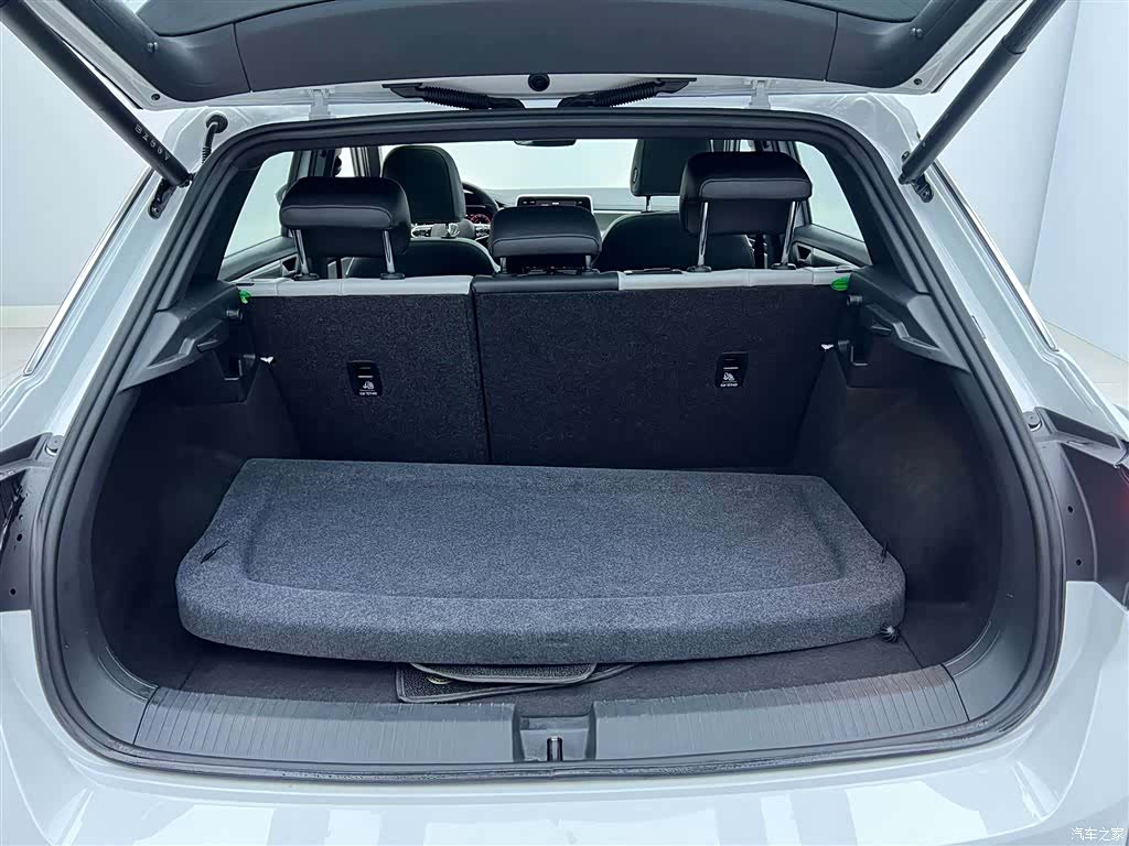 Volkswagen T-ROC, 2025 11