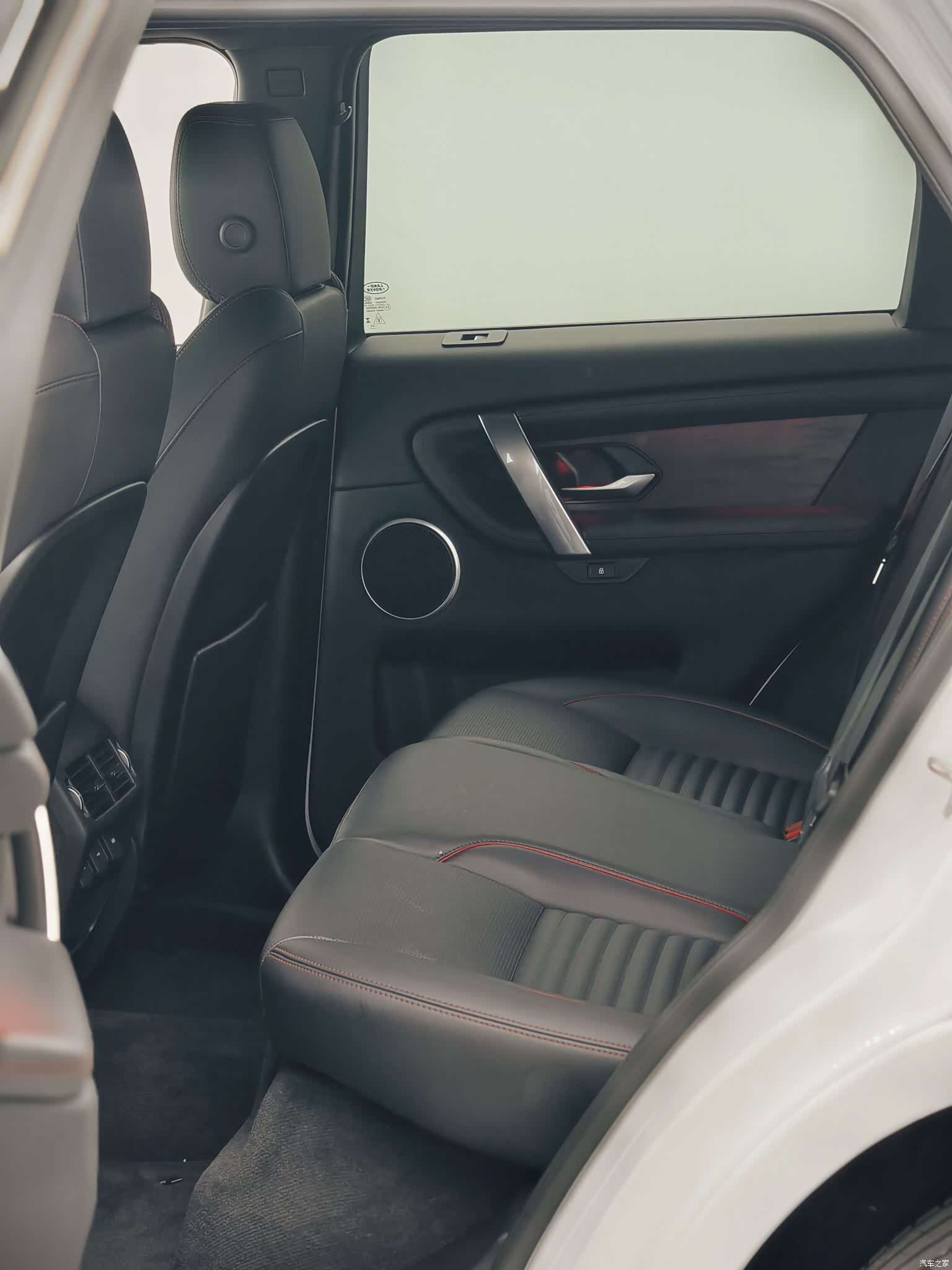 Land Rover Discovery, 2023 6