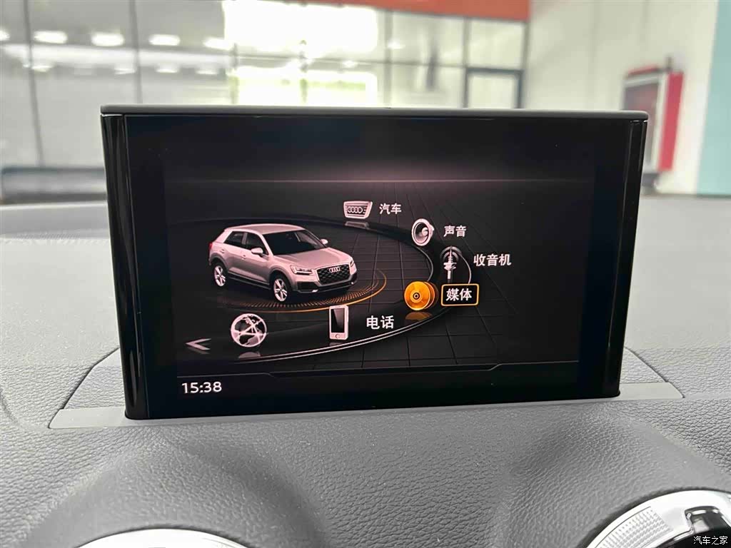 Audi Q2L, 2023 7