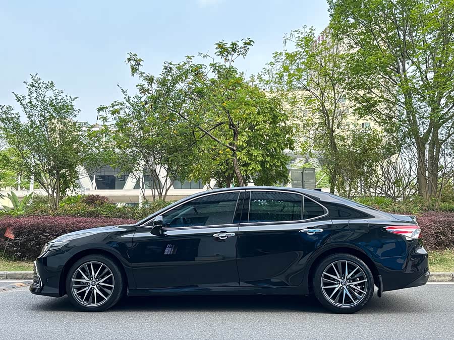 Toyota Camry 2022, фото 4