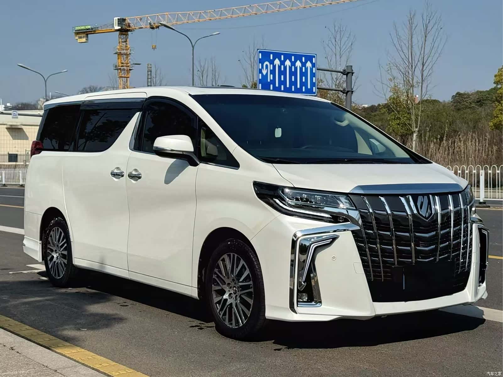 Toyota Alphard, 2015 3