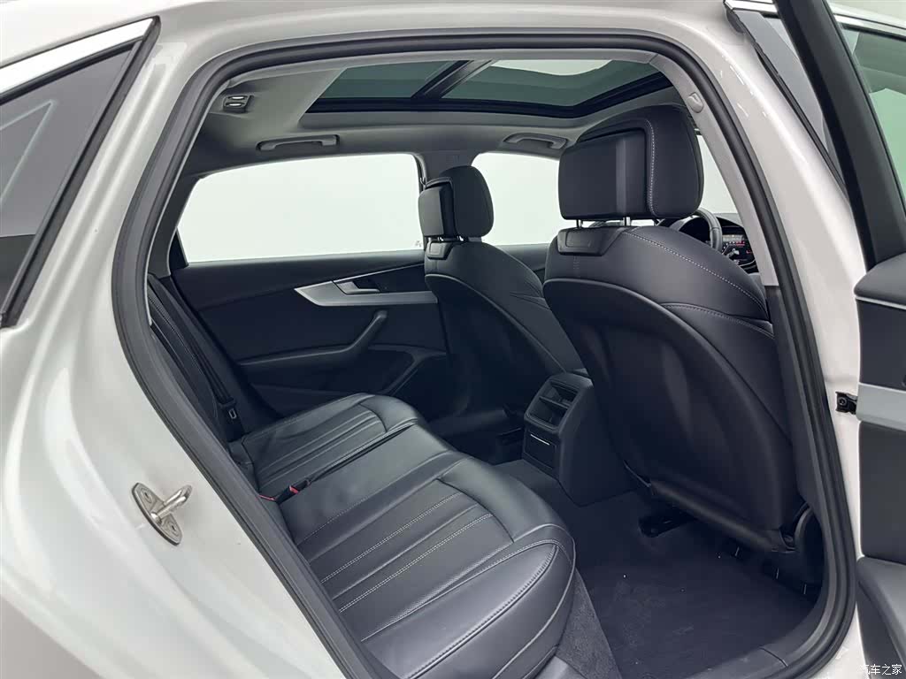 Audi A4L, 2023 22