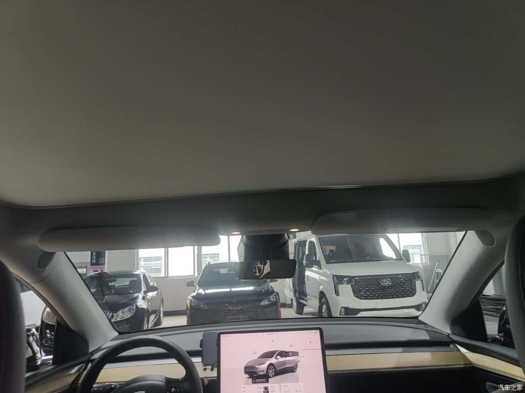 Tesla Model Y, 2023 18